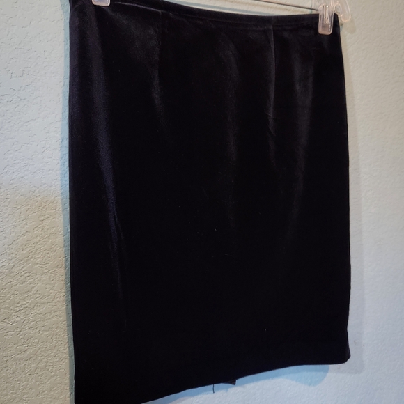 Calvin Klein Black Velvet Pencil Skirt Pinup Holiday Business Back Zip Sz 6 Pet - Picture 3 of 6